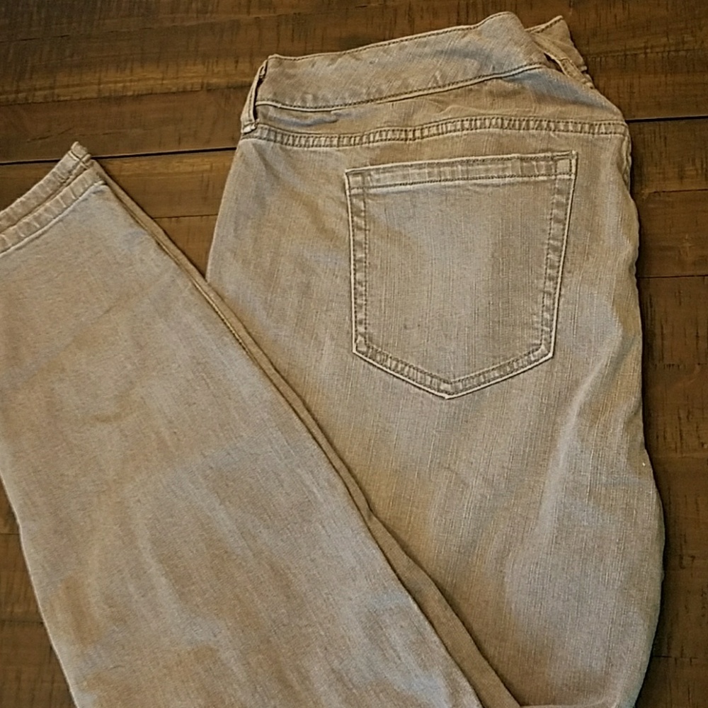 💲⬇ Torrid grey wash skinny jeans